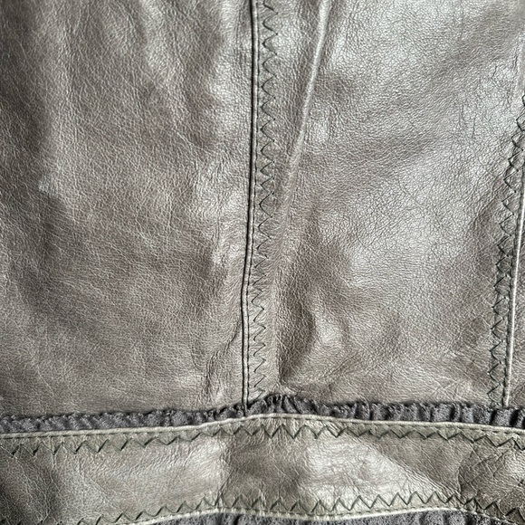 Moda International Ruffle Leather Jacket – Elegant and Edgy - Picture 3 of 5